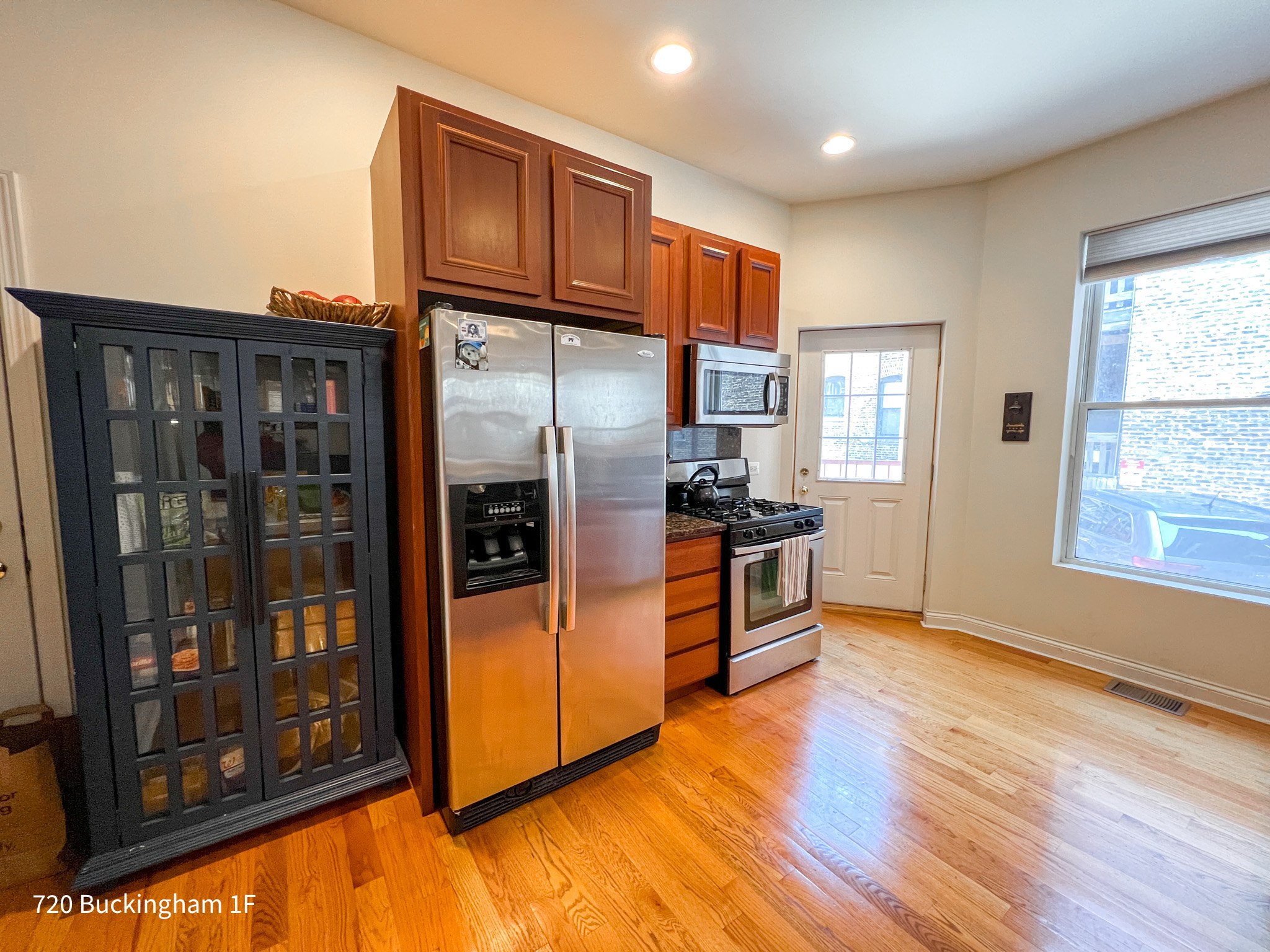 718-20 W Buckingham Pl 718-20 W Buckingham Pl., Chicago, IL 60657 - Leasing by Cross Street